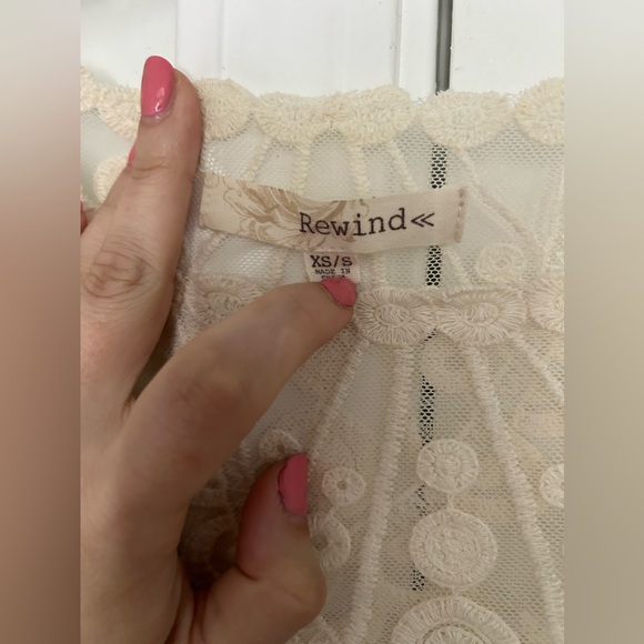 Cream floral lace top - Picture 2 of 2